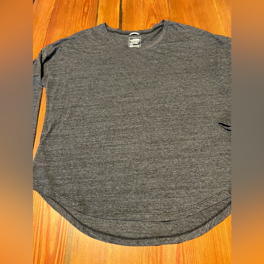 THE NORTH FACE Women's Long Sleeve Classic Fit T-Shirt